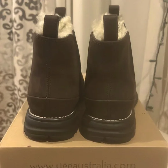 UGG Cove Ankle Boots - Picture 4 of 12